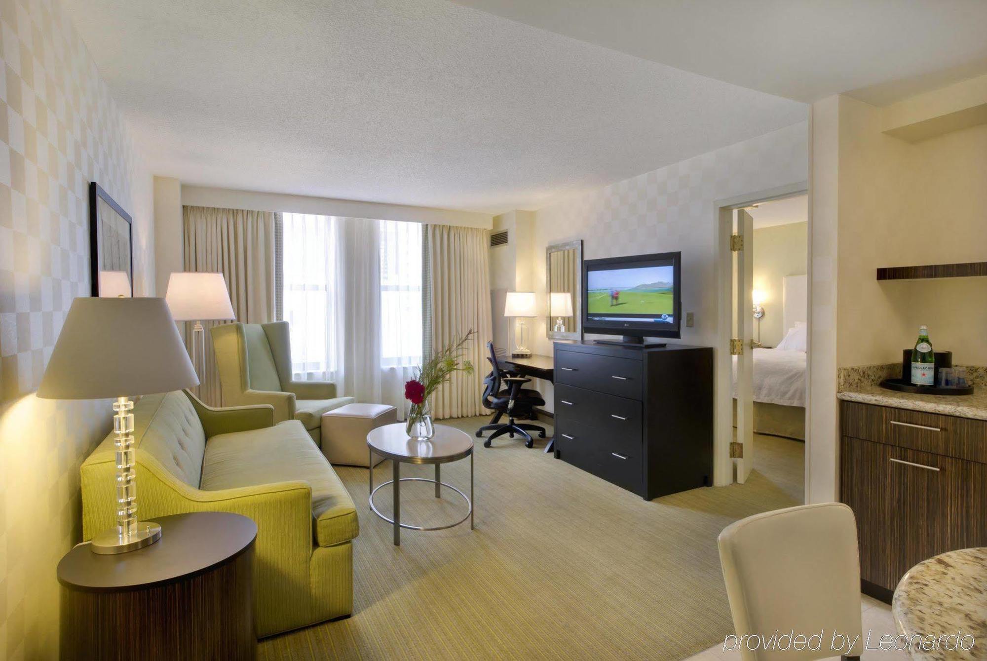Hampton Inn & Suites Chicago-Downtown Room photo